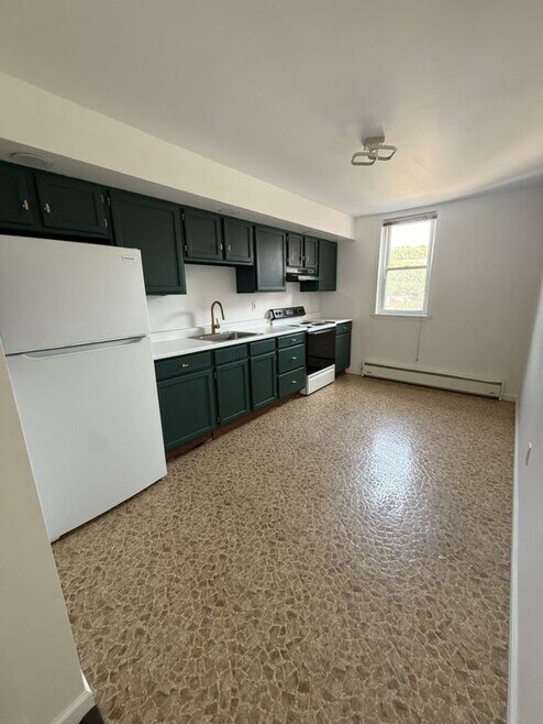 Building Photo - 132 E Main St