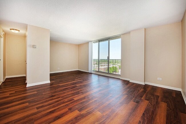 Building Photo - 2233 S Highland Ave