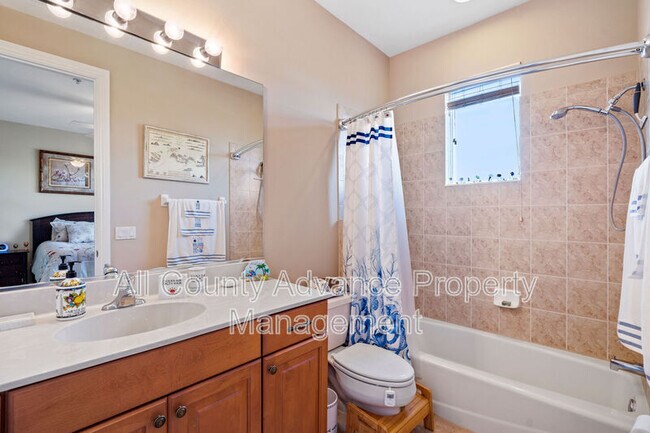Building Photo - 1217 3rd St Dr E