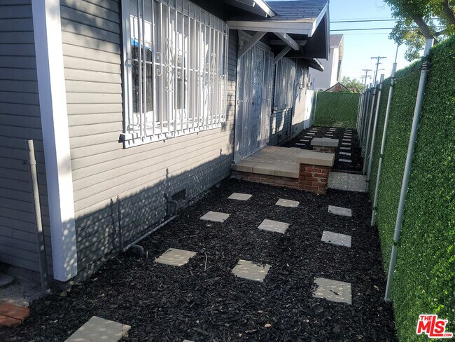 Building Photo - 16508 S Menlo Ave