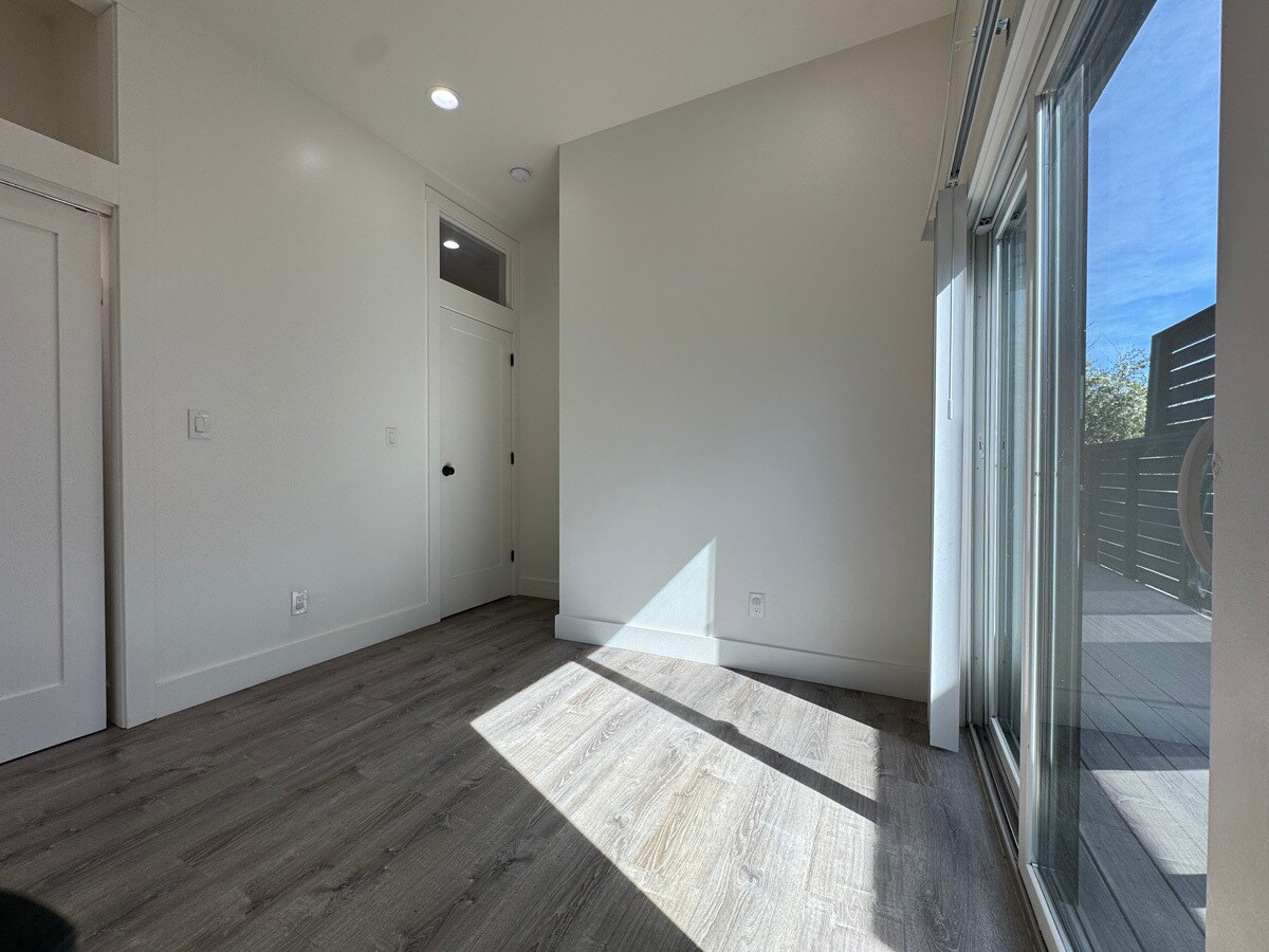 Building Photo - 1038 62nd St