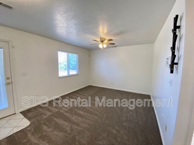 Building Photo - 2215 Chandler Dr