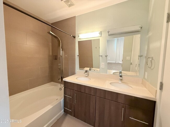 Building Photo - 7847 N 20th Glen