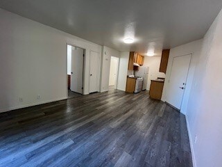 Building Photo - 4688 Huntington Dr S
