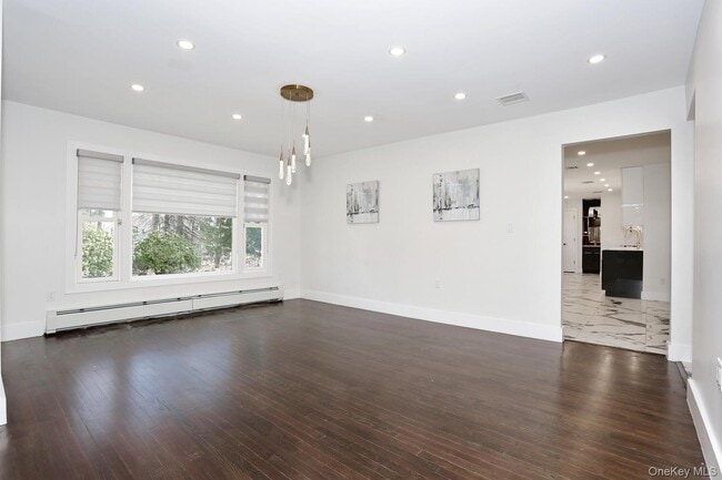 Building Photo - 10 Millbury St