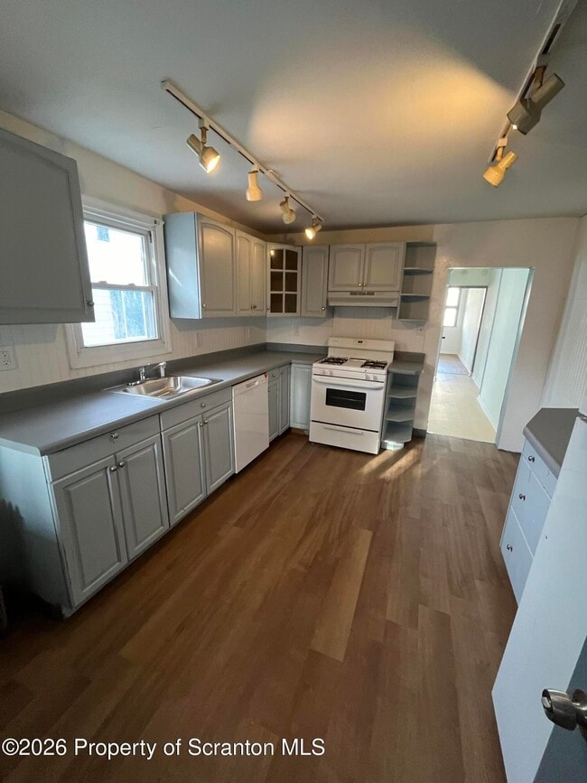 Building Photo - 161-163-163 W Parker St