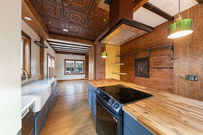 Building Photo - 3 Bedroom, 2.5 Bathroom Home with Exquisite Design