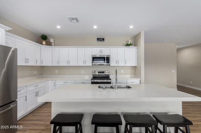 Building Photo - 8944 W Century Dr