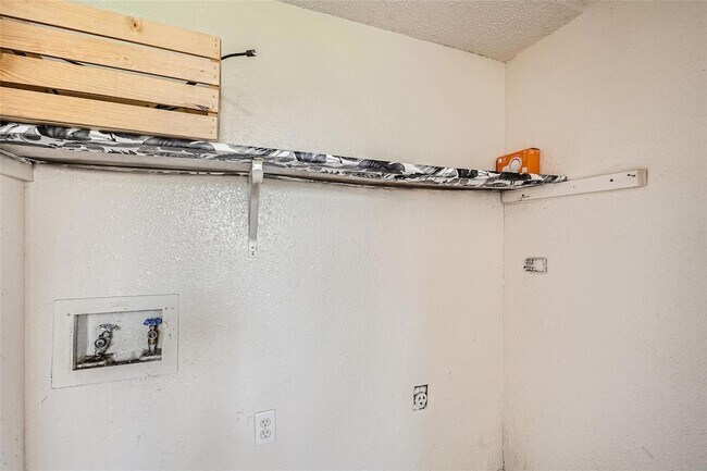 Building Photo - 7214 Salt Springs Dr