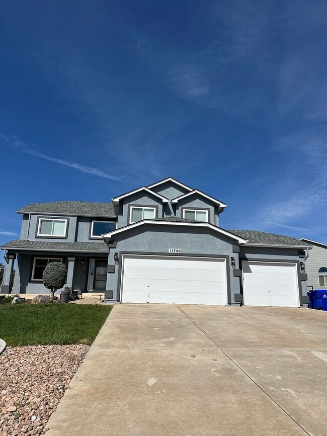 Primary Photo - Stunning and HUGE 5BD/3.5BA in Paint Brush...