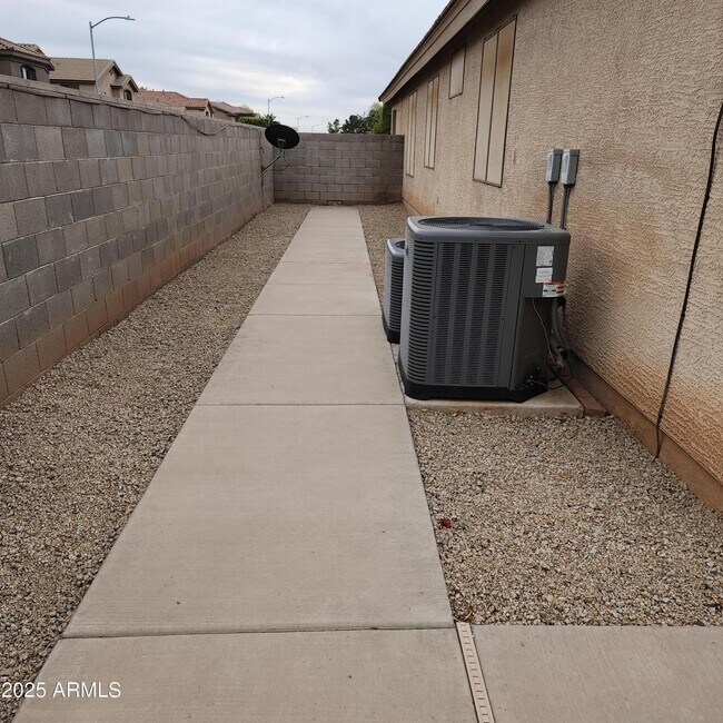 Building Photo - 14318 W Evans Dr