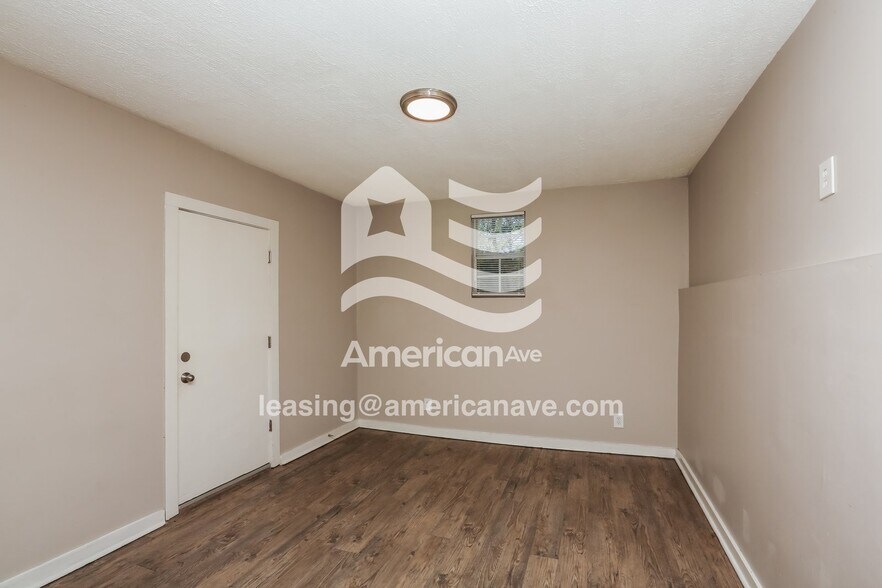 Building Photo - 3025 Charleston Dr