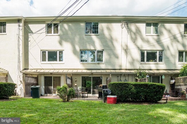 Building Photo - 5318 Pooks Hill Rd