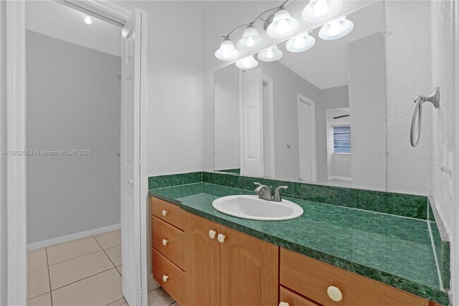 Building Photo - 8889 Fontainebleau Blvd