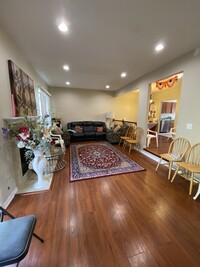 Building Photo - 544 W Parkside Dr