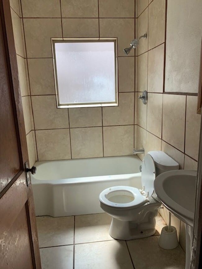 Building Photo - 1101 W University Dr