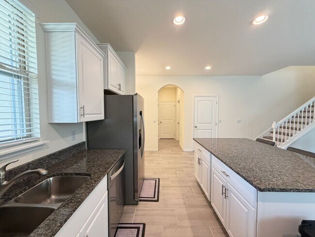 Building Photo - Perfect Home waiting for you! FULLY FURNISHED!
