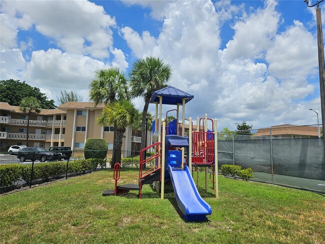Building Photo - 7490 Miami Lakes Dr