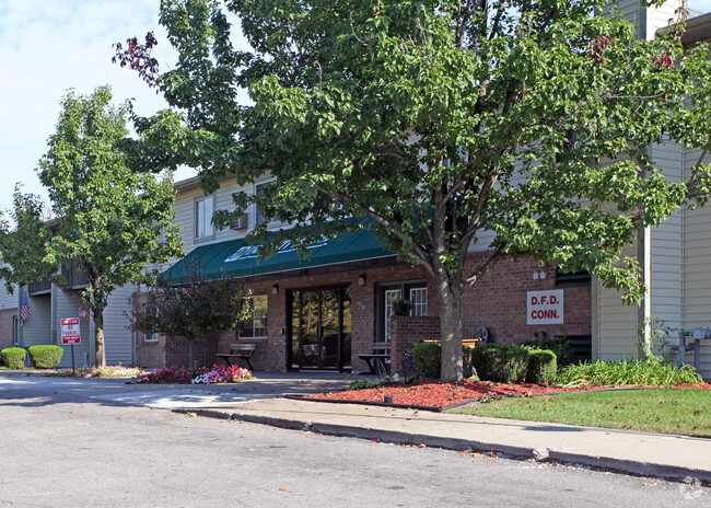 Building Photo - University Meadows