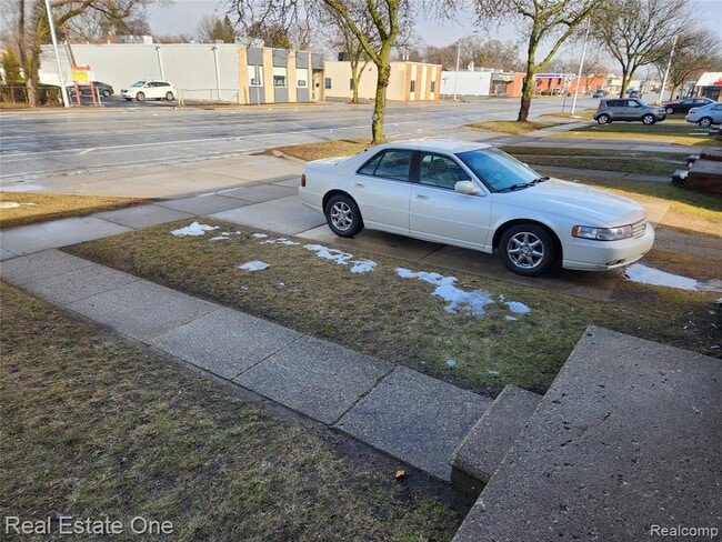 Building Photo - 8741 W Nine Mile Rd