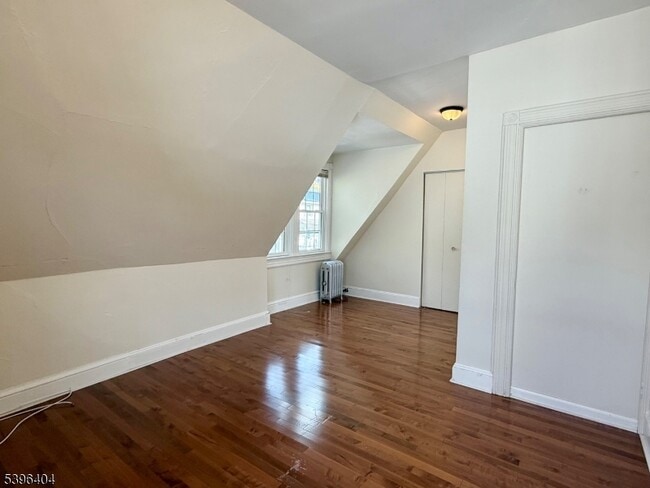 Building Photo - 8 William St