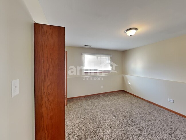 Building Photo - 26251 W Bayberry Ct