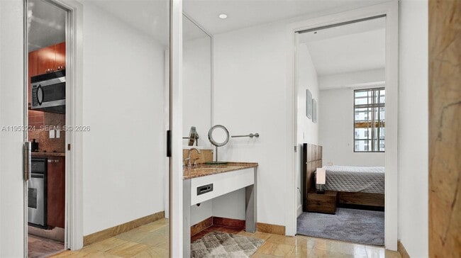 Building Photo - 1395 Brickell Ave