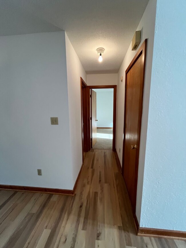 Building Photo - 3 Bedroom/2.5 Bathroom home available in M...