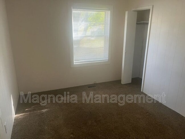 Building Photo - 413 Rollins Ave