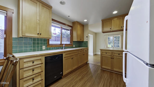 Building Photo - 1915 Las Lunas St