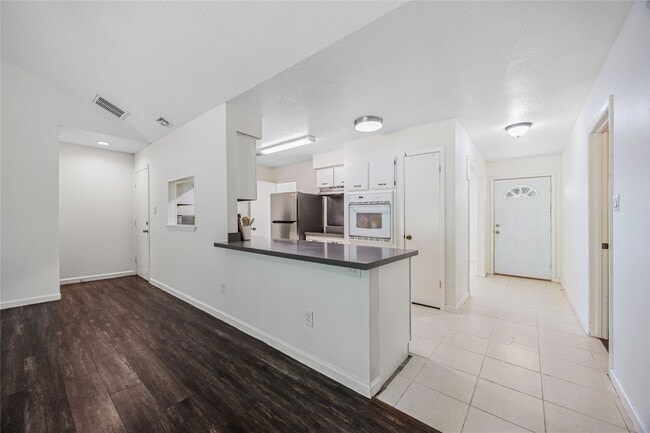 Building Photo - 10815 Montverde Ln