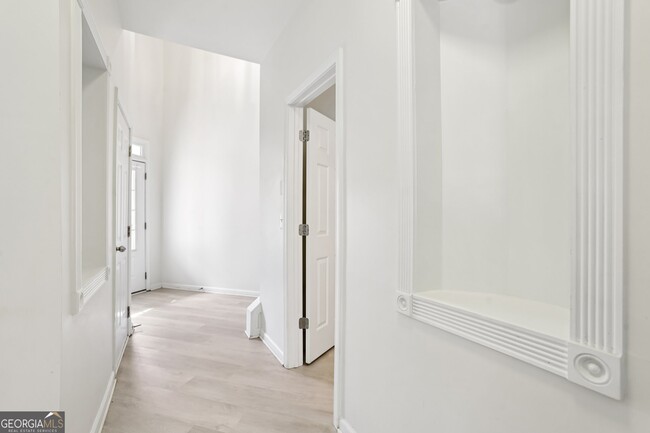 Building Photo - 5940 Bentley Way