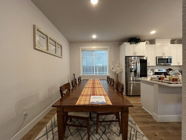 Building Photo - Open Concept 4BR Home with Island Seating, Loft & Spacious Living Room