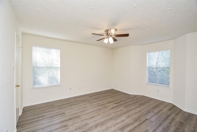 Building Photo - 8051 Bay Branch Dr