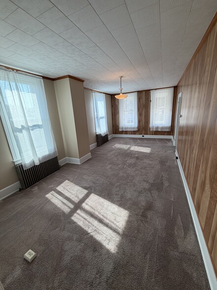 Building Photo - 33 W Forrest Ave