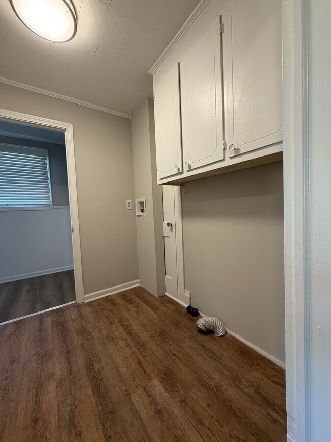 Building Photo - 140 Dillon St