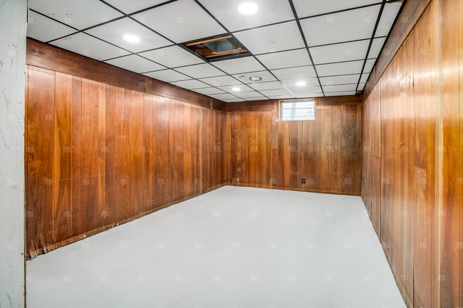 Building Photo - Move in mid-April