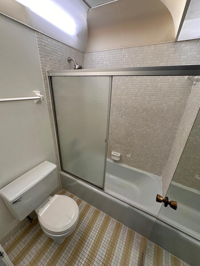 Building Photo - 3680 Inverrary Dr