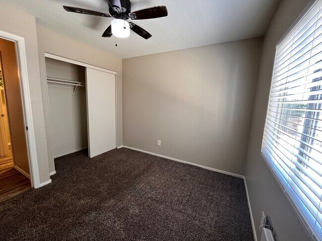 Building Photo - 4872 E Whitehall Dr