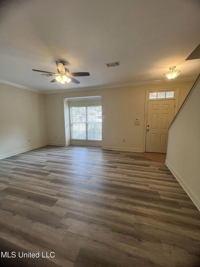 Building Photo - 928 Jefferson Dr