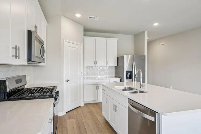 Building Photo - 512 Midnight Oak Dr