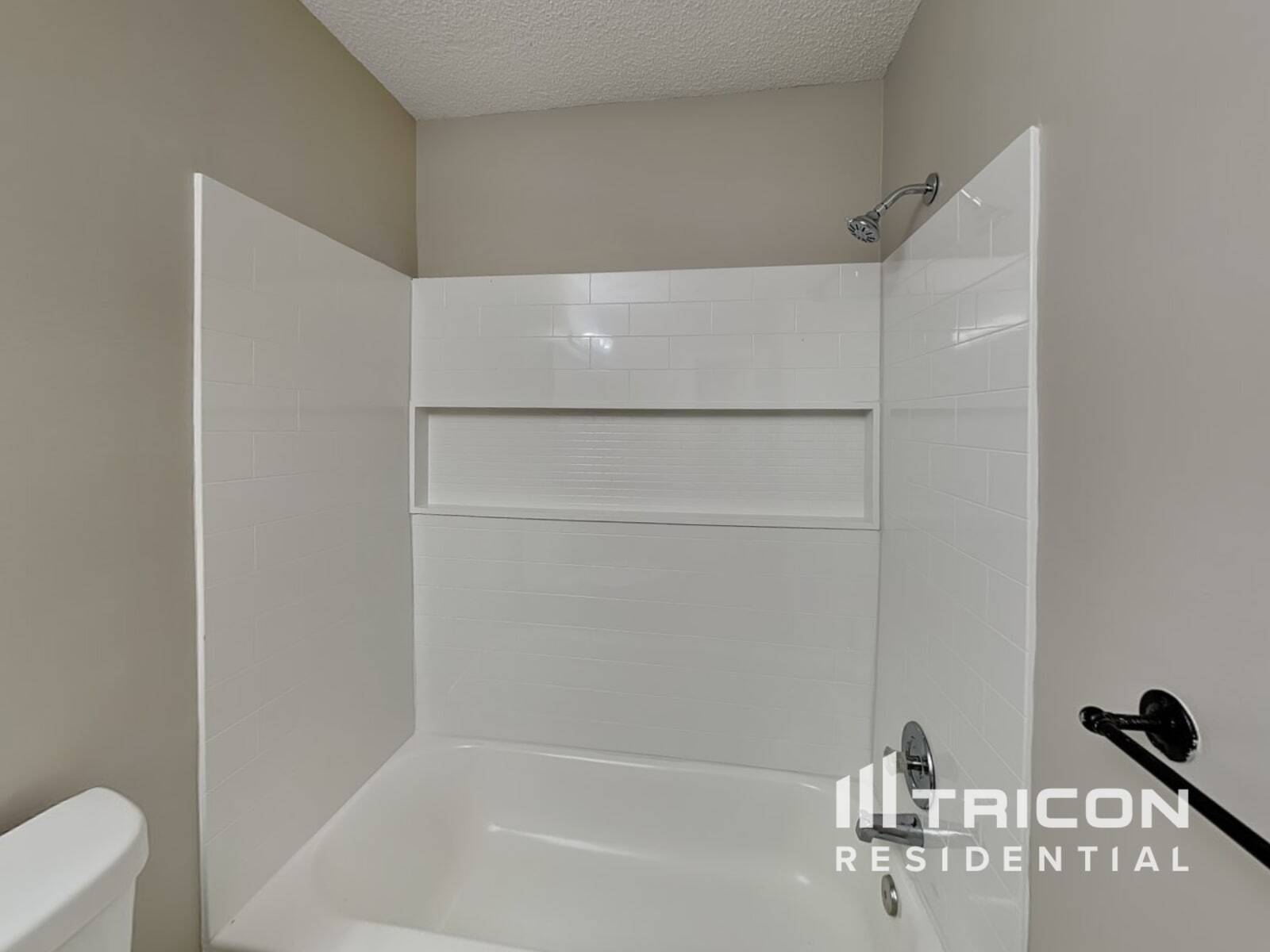 Building Photo - 703 Players Ct