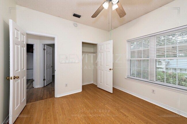 Building Photo - Daphne 3BR/2BA + Bonus Den – Spacious, Stylish & Full of Charm!