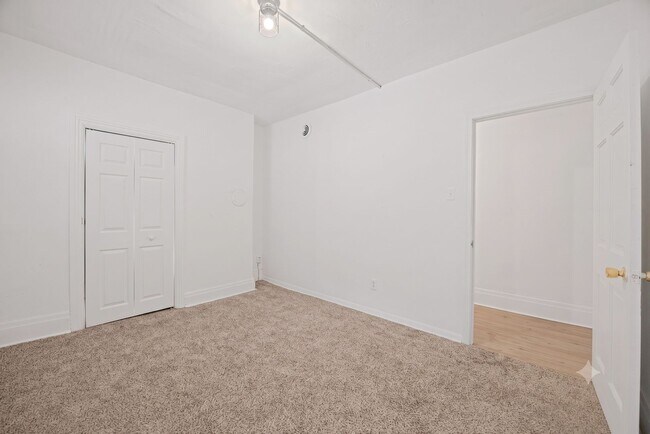 Building Photo - 2204 E Carson St