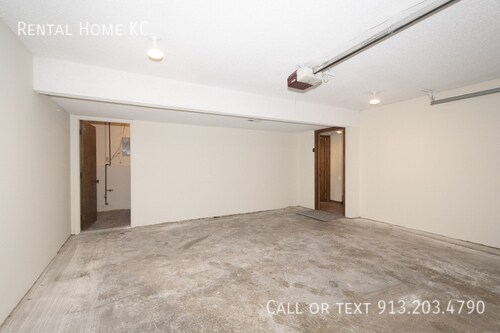 Building Photo - 4813 Woodward-