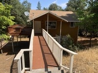Building Photo - Beautiful custom home on 2.5 private acres!