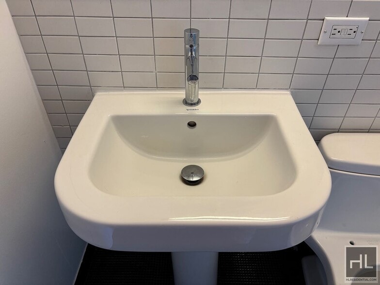 Building Photo - East 39th Street