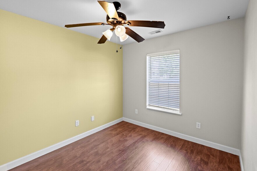 Building Photo - 303 Southcreek Dr