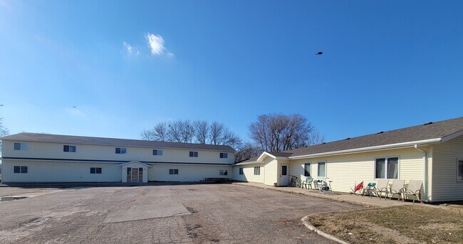 Building Photo - 720 Brooklawn Dr