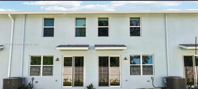 Building Photo - 478 Salisbury Cir